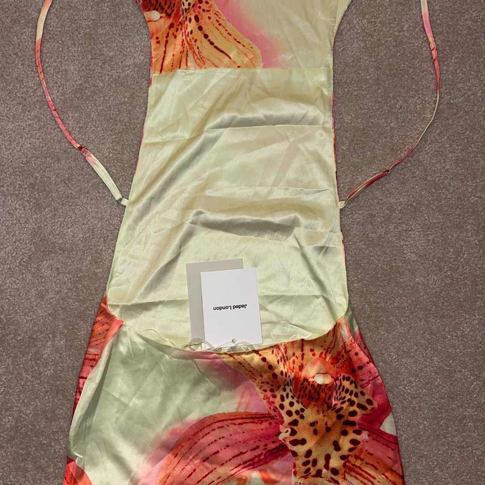 Lucia Backless Mini Dress With Flower Detail - Picture 4 of 4